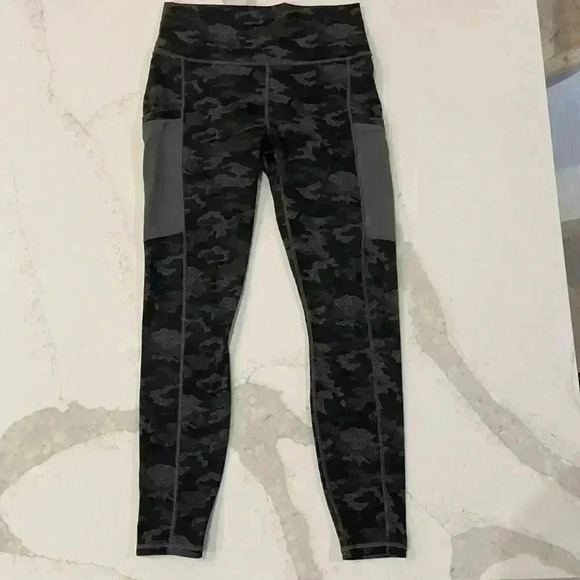 Fabletics On-The-Go PowerHold High-Waisted Activewear Legging Camo Women’s Small - Picture 1 of 8